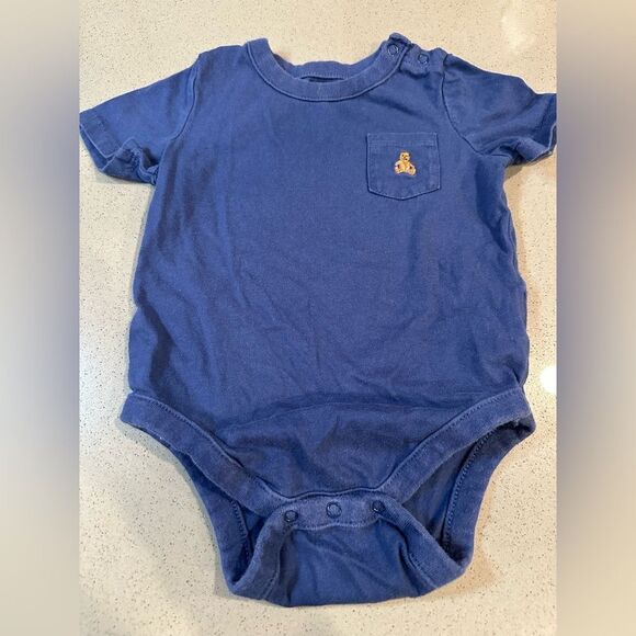 Bundle: Set of three short sleeve onesies from baby gap Sized 3-6 / 6-12 month - Picture 4 of 7